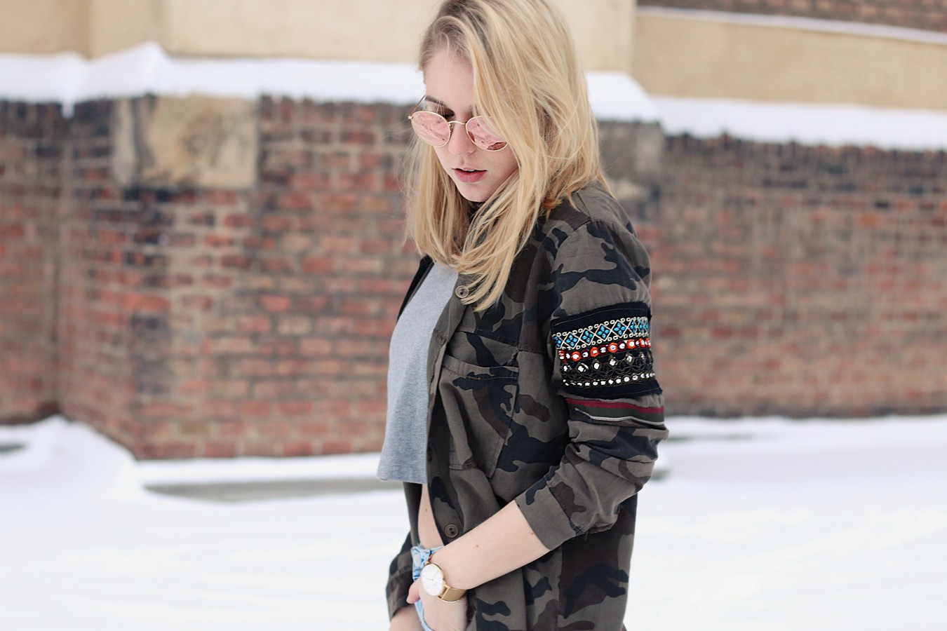 oliviasly_outfit_winter_croptop_faux_fur_jacke_spring_color14