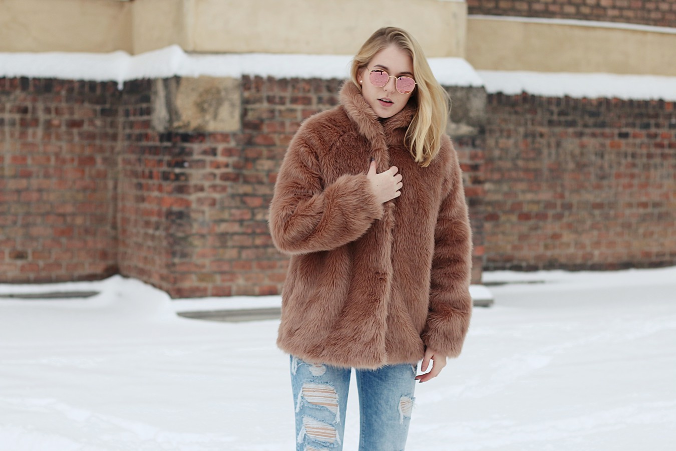 oliviasly_outfit_winter_croptop_faux_fur_jacke_spring_color20